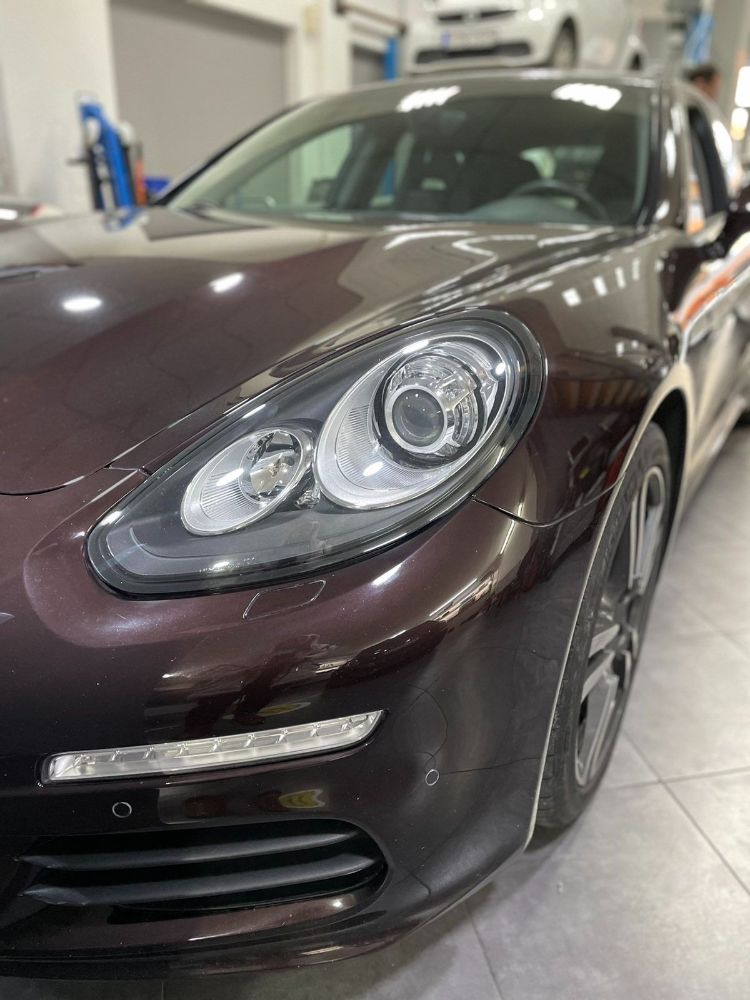 episkevi-ybridikon-mpatarion-High-voltage-Porsche-Panamera.jpg